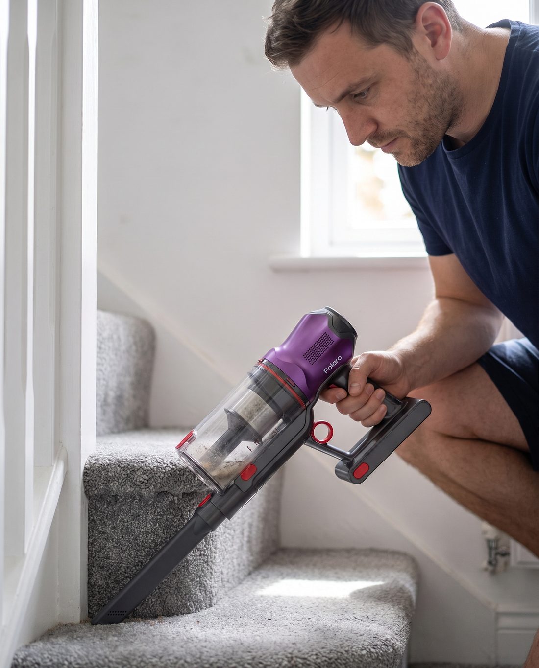Cleaning stairs with the Polaro V16 in handheld mode